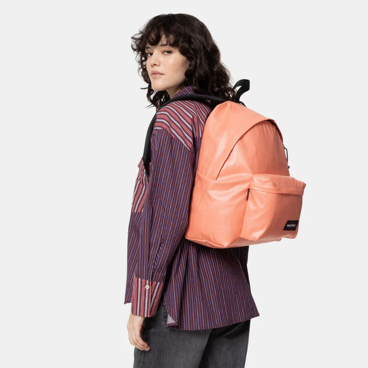 Sac à dos Padded Pak'r Glossy Peach corail brillant pour filles au collège Eastpak