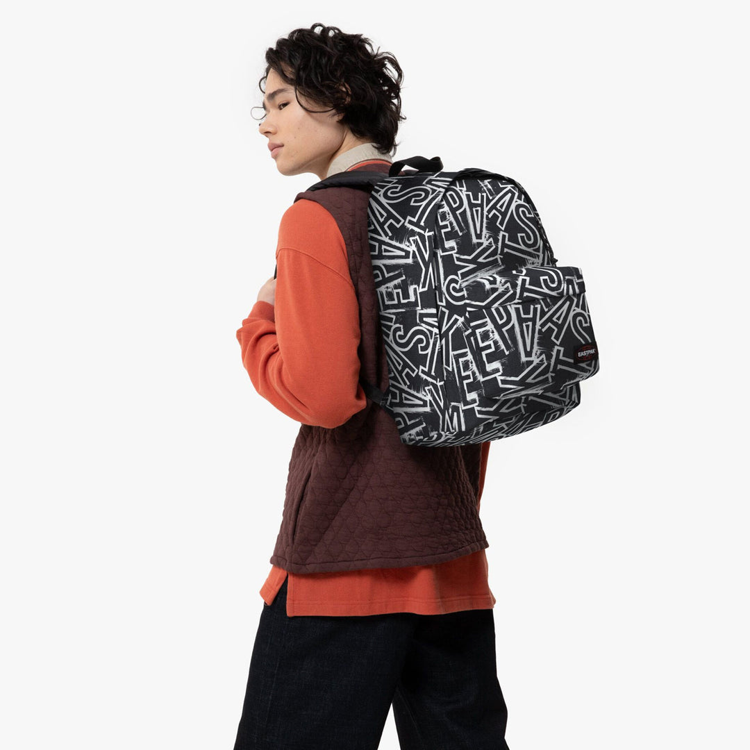 Sac à dos Out of Office Ep Letters Black imprimé lettres noir Eastpak avec compartiment ordinateur