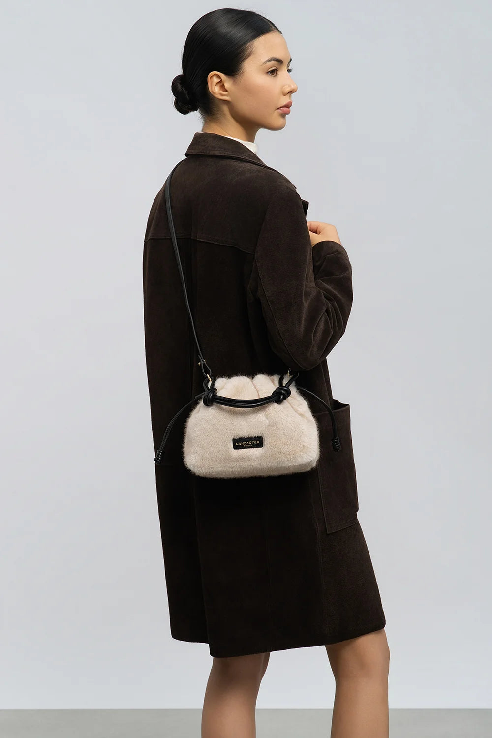 Petit Sac Besace en moumoute fourrure blanc Lancaster 518-087