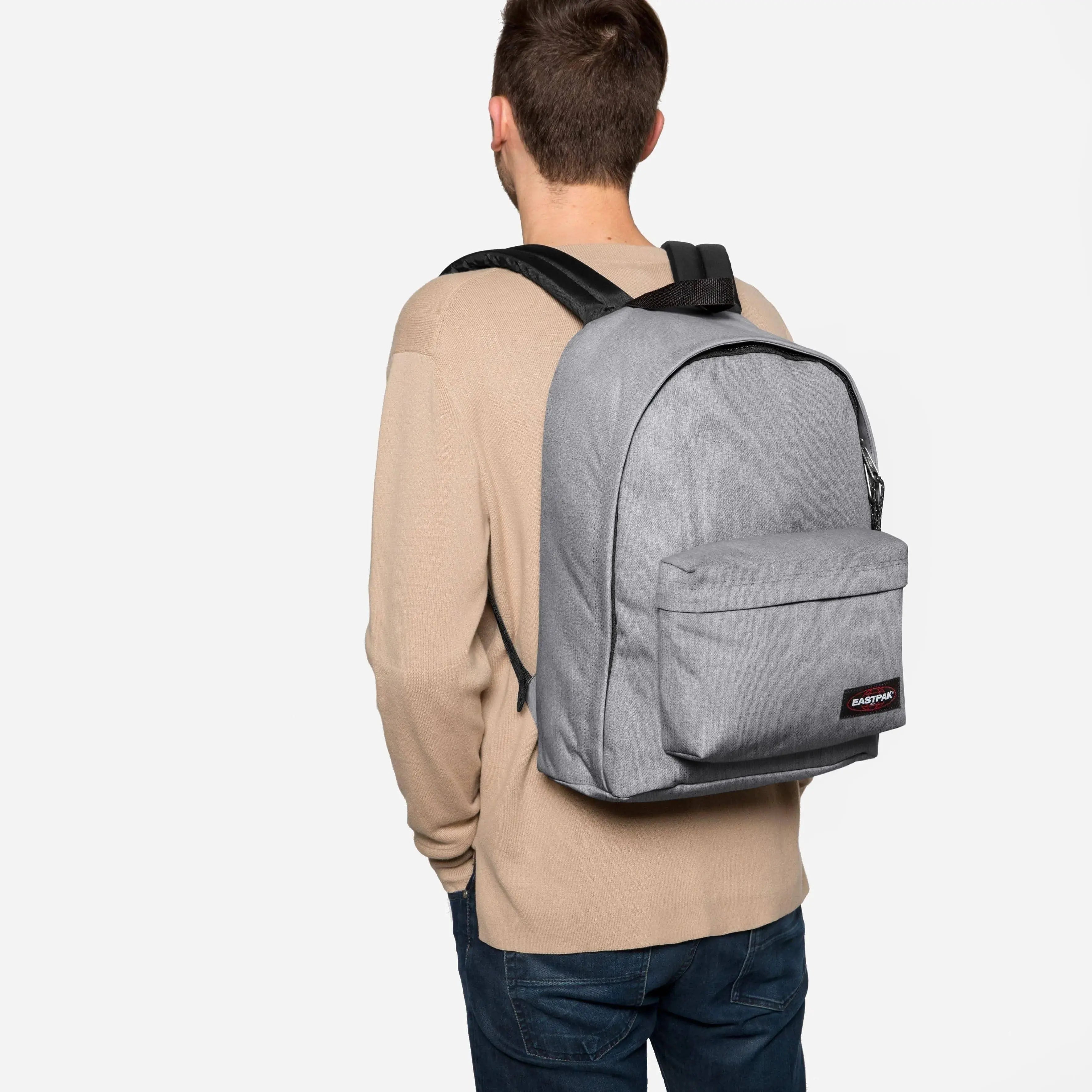 Eastpak Out Of Office Sunday Grey 363 au meilleur prix Melisac