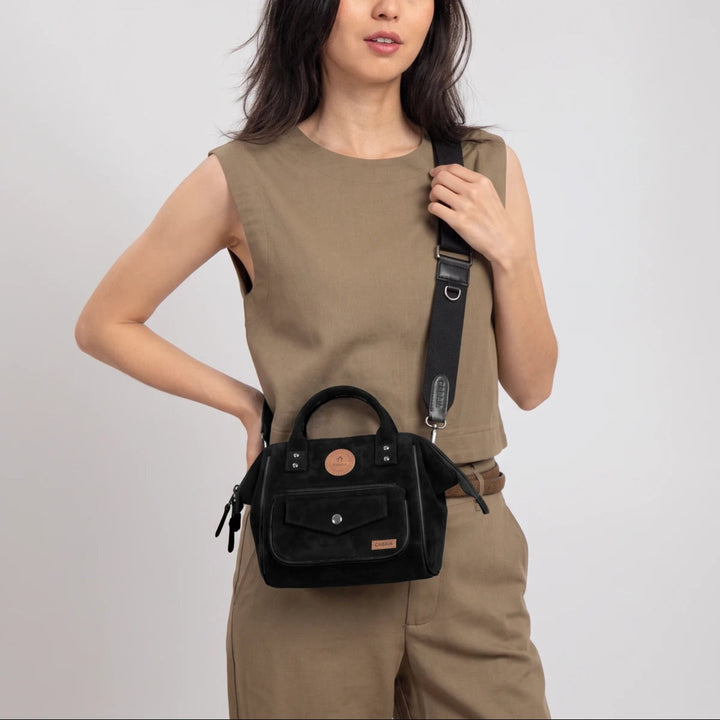 Petit sac bandoulière crossbody small en velours noir Neilton Cabaia