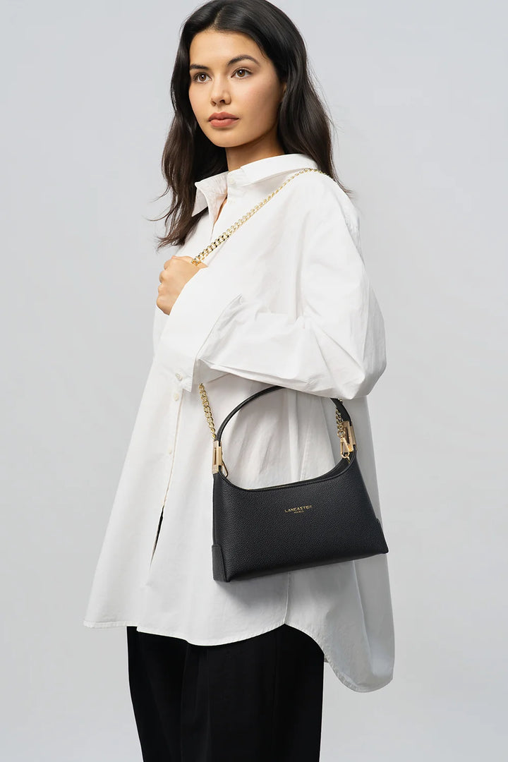 Sac à main en cuir noir et bandoulière chaine dorée Lancaster Lyche Ace 422-038